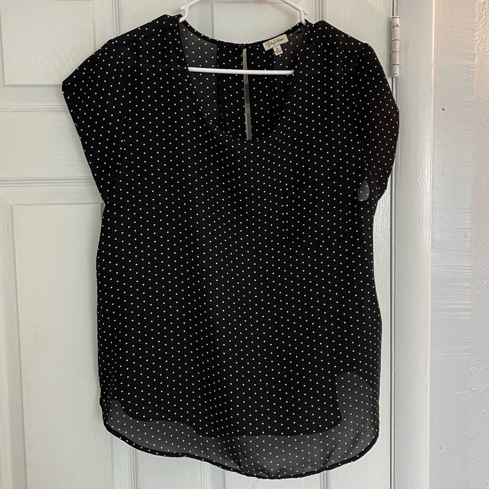Lily White short sleeve blouse in Black and white polka dots Size XL